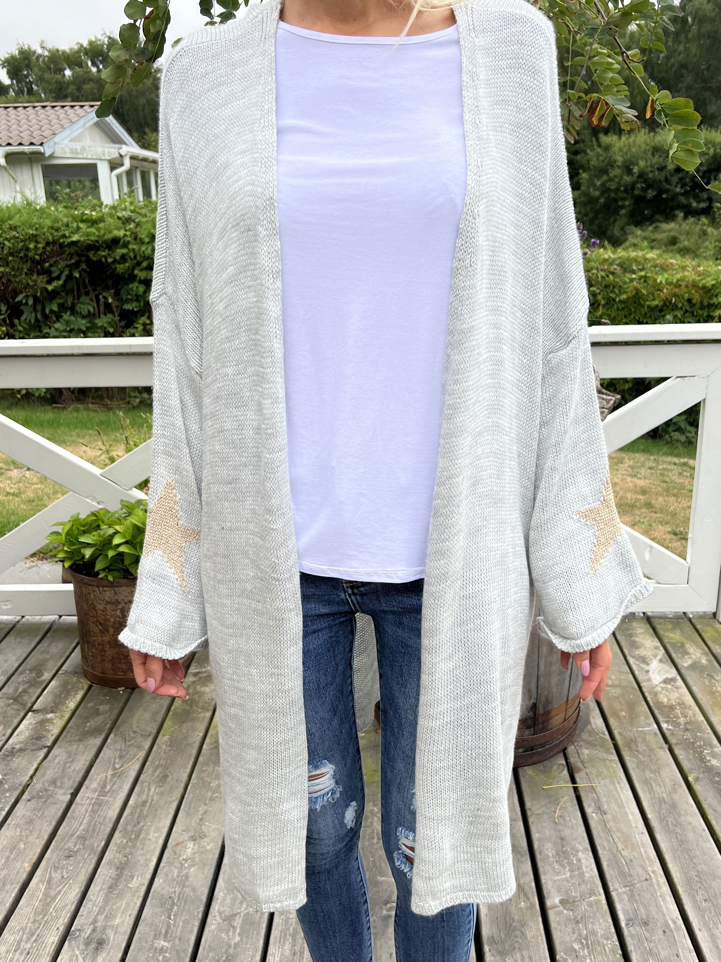 Lowa - Stickad kofta med stjärna på ärmen